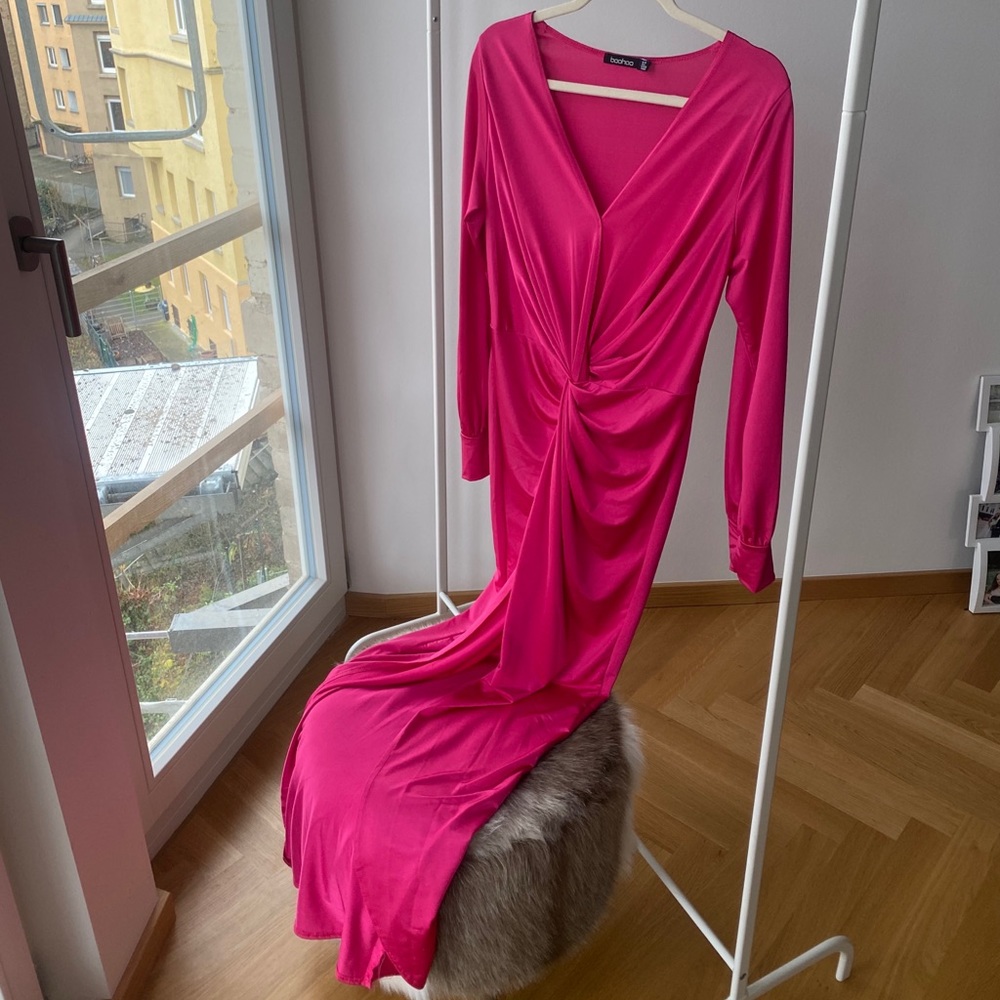 BOOHOO Pink Body-Hugging Dress